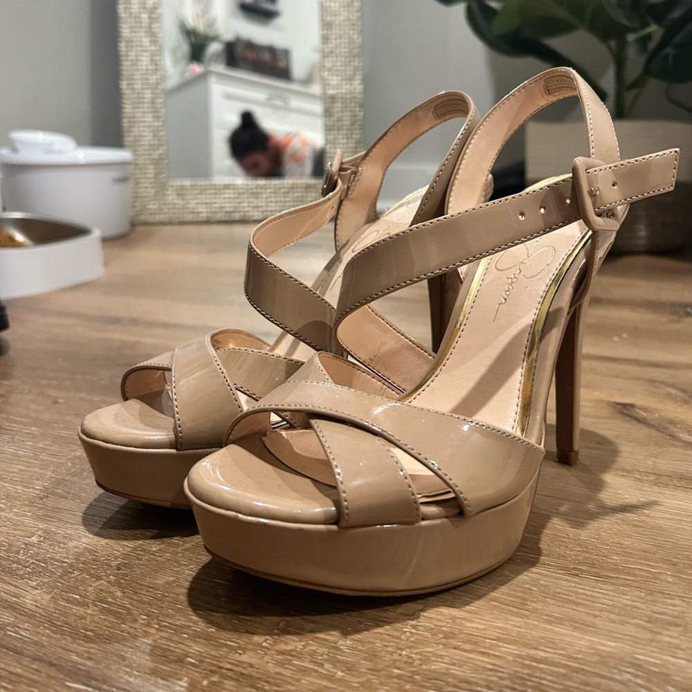 Nude Pumps